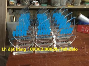 Các sản phẩm kỉ niệm chương, cúp lưu niệm mica giá rẻ, sản xuất theo yêu cầu