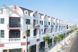 NGÓI BITUM CANA ĐA TẦNG CHO DỰ ÁN NHÀ PHỐ LIỀN KỀ
Nền mái là nền bê tông, sử dụng ngói bitum CANA để lợp chống thấm và trang trí.
Mái được lợp với ngói dán bitum CANA đa tầng stone gray