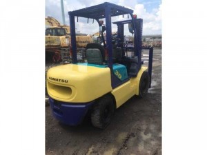 Xe Nâng komatsu FD30C-12 nhập từ nhật