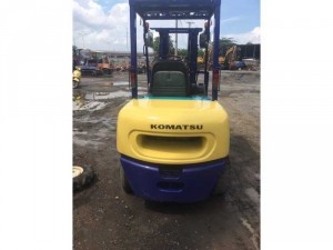 Xe Nâng komatsu FD30C-12 nhập từ nhật