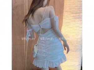 Đầm trắng bèo bẹt vai thiết kế