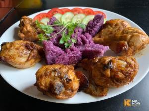 Đùi gà nướng BBQ sốt đặc trưng MKnow
