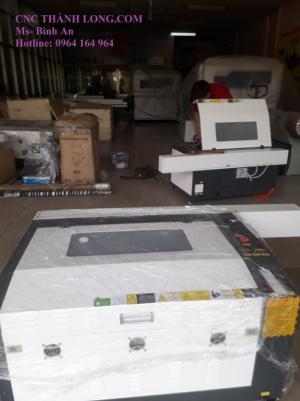Máy laser 6040 chuyên cắt vải, cắt khắc da, cắt khắc tren gỗ