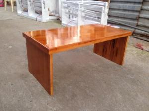 Bàn bệt trà sữa giá rẻ