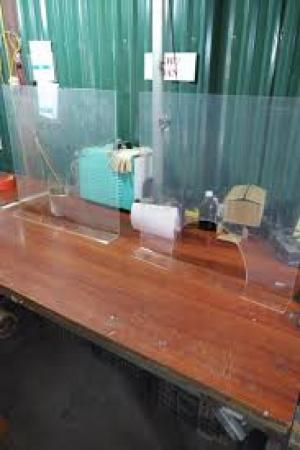 Kệ mica chữ L giá tiền để thông tin sản phẩm – Nhận cung cấp theo yêu cầu
