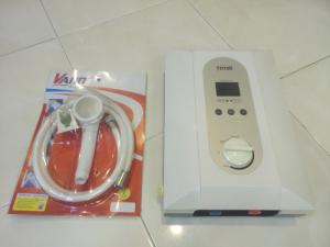 Máy nước nóng Ferrli còn mới đẹp .
