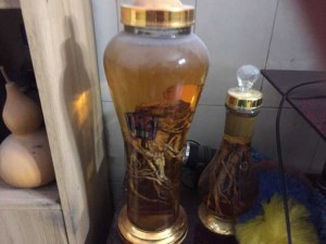 Bình thủy tinh đựng rượu
