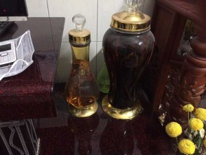 Bình thủy tinh đựng rượu