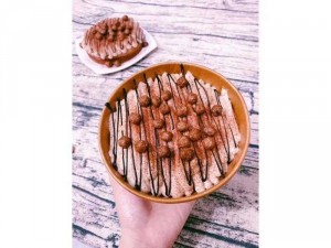 Bánh bông lan sốt bơ trứng muối
