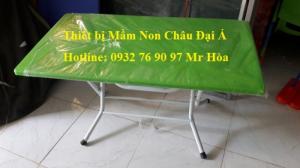 Bàn ghế cho bé ngồi học bài phù hợp lứa tuổi