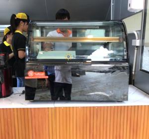Tủ trưng bay bánh kem mini kính cong