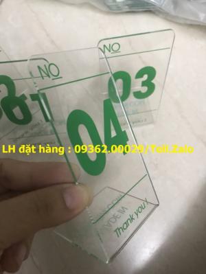 Biển số bàn mica, inox gia công dáng chữ L, chữ A in UV công nghệ hiện đại