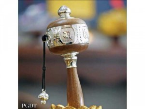 Kinh luân cầm tay bằng gỗ