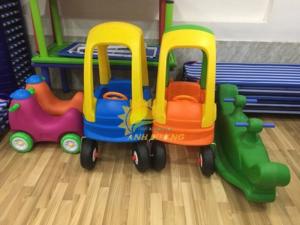 Cung cấp xe chòi chân ô tô dành cho trẻ em vui chơi, vận động