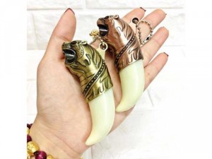 Bật lửa khè móc khoá hình nanh