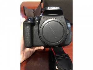 Cần bán máy Canon EOS 600D ít dùng còn mới