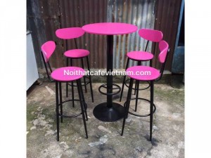 Bộ bàn ghế bar sắt màu hồng