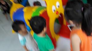 Hầm chui cho bé nhỏ ở các trường mầm non