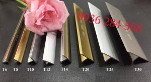 Nẹp nhôm chữ T hiện nay được sản xuất với rất nhiều kích thước khác nhau nhằm phục vụ nhu cầu sử dụng của hàng triệu hàng tiêu dùng trên khắp đất nước Việt Nam.
Dòng sản phẩm nẹp chữ T phổ biến nhất trên thị trường nước ta hiện nay được sản xuất từ hợp kim nhôm bởi độ bền dai dẳng, màu sắc đẹp mặt mà giá thành lại phù hợp với tài chính của người tiêu dùng.
Hiện nay, trên thị trường, nẹp T nhôm có 6 màu cho khách hàng thoải mãi lựa chọn: vàng bóng, vàng mờ, nhôm, inox, sâm banh bóng, sâm banh mờ