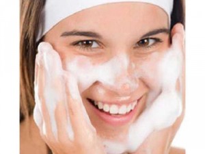 Sữa rửa mặt dành cho da yếu và nhạy cảm