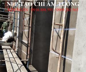 Nẹp nhựa cắt chỉ âm tường dạng chữ U, kích thước 20x12mm tại dự án nhà phố tỉnh Đồng Nai.