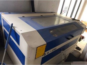 Cần bán máy CNC Laser 1390 130w cắt quảng cáo