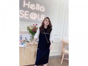 Váy suông đen saturday tay ren trắng