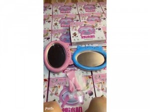 Máy làm kem lạnh mini siêu tiện