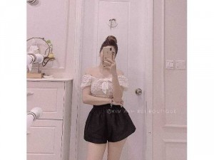 Áo kiểu nữ trắng bẹt vai nơ tay phồng SC
