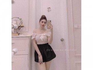 Áo kiểu nữ trắng bẹt vai nơ tay phồng SC