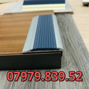 Nẹp chống trơn trượt cầu thang