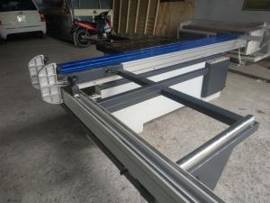 Máy cưa bàn trượt
