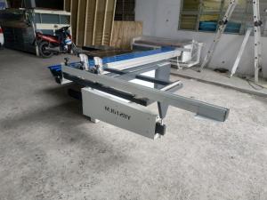 Máy cưa bàn trượt