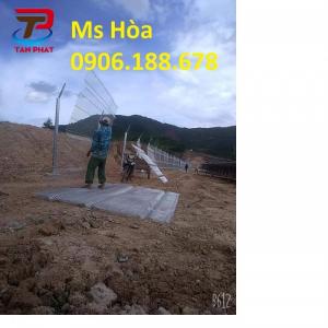 Hàng rào lưới thép mạ kẽm nhúng nóng D6 a75x200 chấn sóng