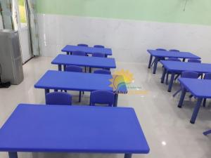 Bàn nhựa hình chữ nhật cho bé dùng trong trường lớp mầm non, gia đình