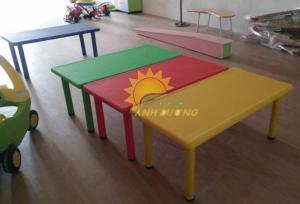 Bàn nhựa hình chữ nhật cho bé dùng trong trường lớp mầm non, gia đình