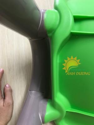 Ghế nhựa có tay vịn nhập khẩu cho trẻ em mẫu giáo, mầm non