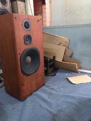 Ban chuyen loa JBL 240TI (USA) đẹp long lanh