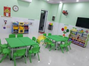 Bàn và ghế nhựa chắc chắn, nhiều màu sắc cho trẻ em mầm non