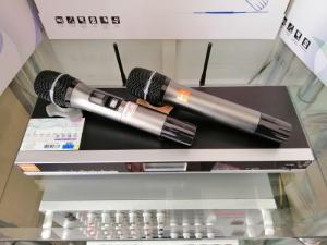 Micro không dây hát karaoke