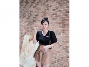 Áo len nữ Quảng Châu cổ V tay phồng SC