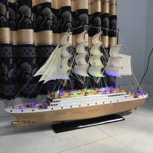 Thuyền buồm có đèn led dùng điện 220v
