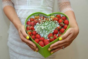 Hộp quà đâu tây Gửi lời yêu thương Ngày của nửa thế giới Happy women day