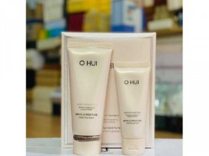 Sữa rửa mặt dưỡng ẩm Ohui Miracle Moistu