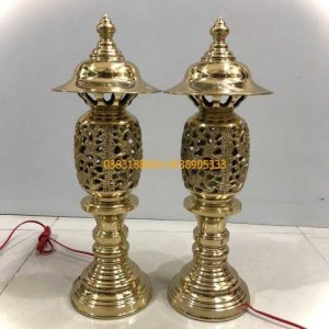 Đôi đèn điện thờ cúng bằng đồng nguyên chất