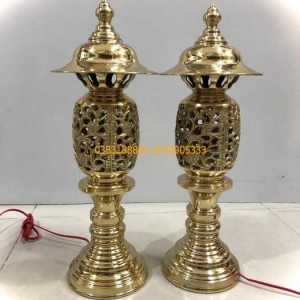 Đôi đèn điện thờ cúng bằng đồng nguyên chất