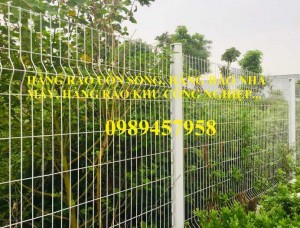 Hàng rào uốn sóng trên thân, hàng rào gập tam giác đầu