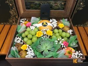 Mẫu hộp quà tặng doanh nhân nữ - FSNK188 từ MKnow | Mẫu 1: mix Chậu Sen Đá