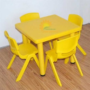 Chuyên cung cấp bàn nhựa hình vuông nhập khẩu cho trường lớp mầm non, gia đình