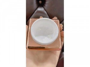 Kem dưỡng trắng ngừa mụn Kojie